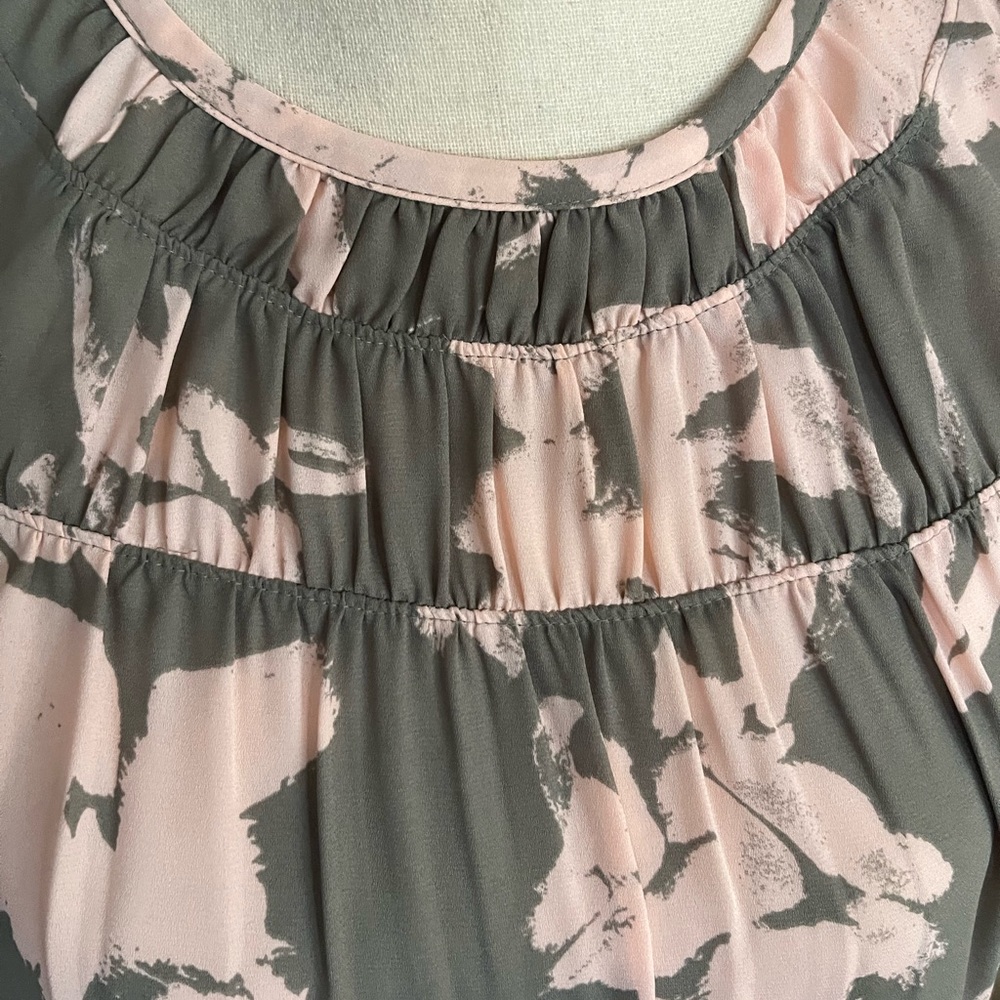 NWT! Women’s Simply Vera Wang Sleeveless Blouse - Picture 2 of 5